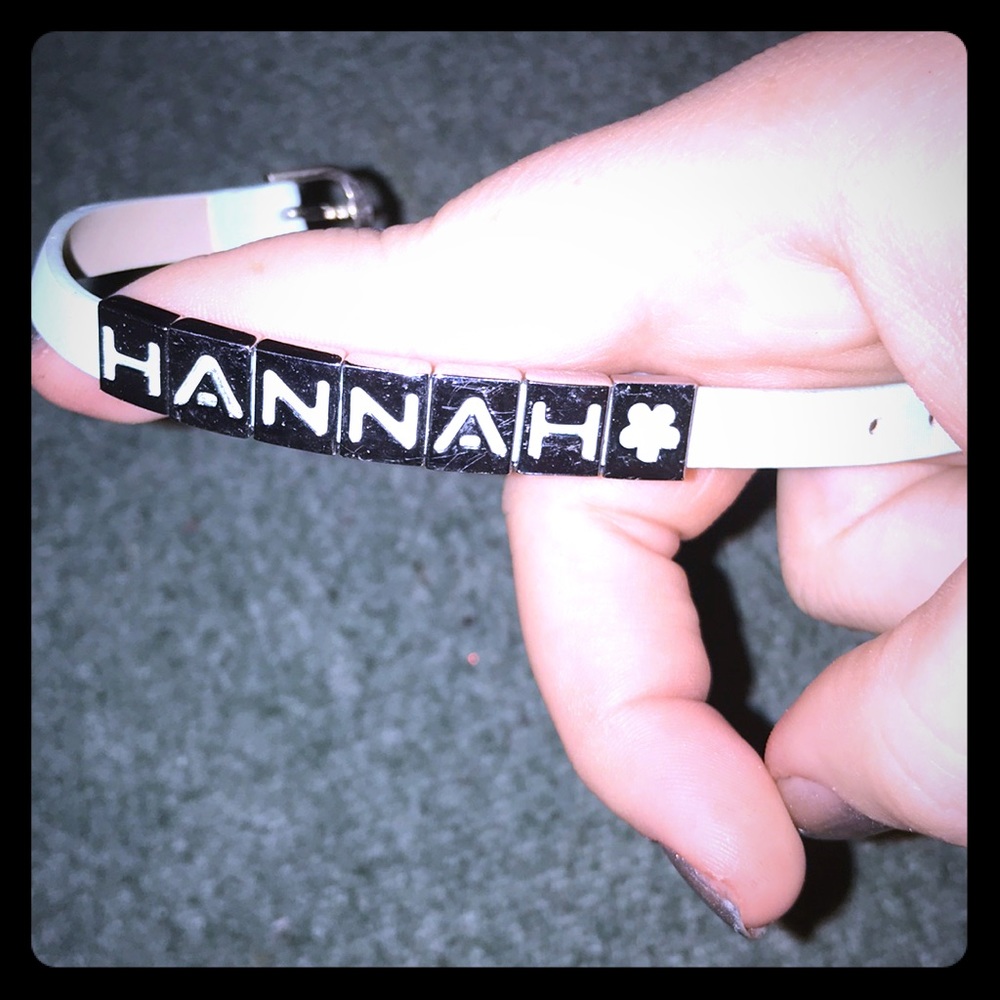 A bracelet with the name Hannah on it